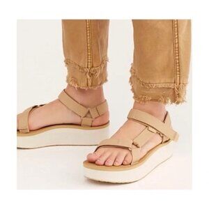 Teva Universal Flatform Sandal, size 8